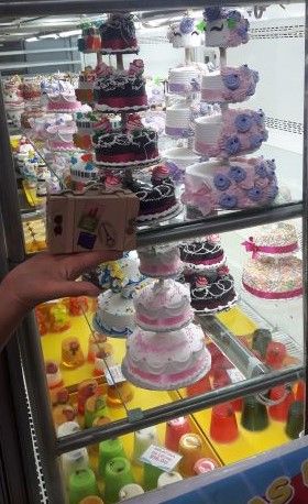 cake shopping